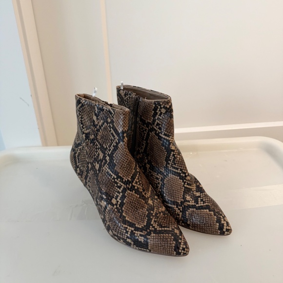 NWOT H&M Faux Snake Print Heeled Ankle Booties - Picture 2 of 5